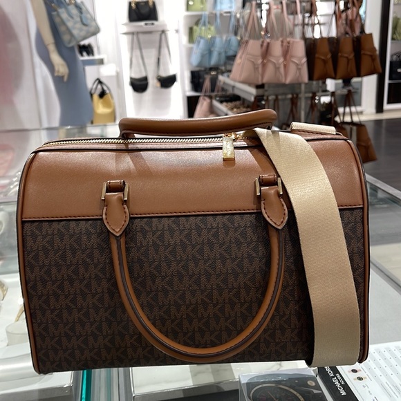 Michael Kors med Duffel Travel - Leather/Coated
35S2GTFU2B
BROWN
MD DUFFLE NWT - Picture 8 of 16